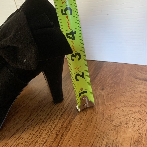 Tahari Greyson Booties Size 7.5 - Picture 4 of 8